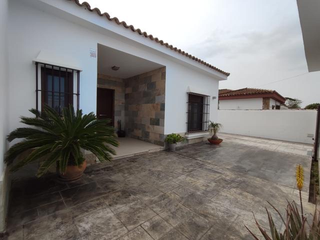 ESPECTACULAR CHALET EN CHICLANA photo 0