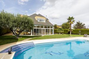 Chalet con piscina en urbanización exclusiva, Torre del Pinar (Garrapinillos, Zaragoza). Parcela de 1.751 m² photo 0