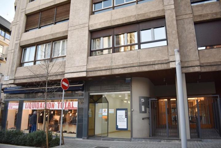 En alquiler local de 35 m2 en Plaza Salamero photo 0