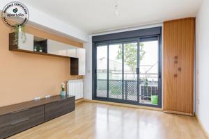 A la venta piso de 2 dormitorios, con garaje y trastero en Cadrete photo 0