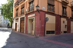 En alquiler local de 25 m2 con sótano de 32 m2 junto a Plaza del Justicia y C- Manifestación photo 0