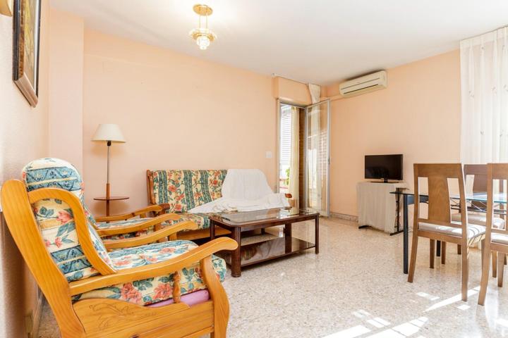 Piso de 3 dormitorios y 1 baño, con terraza acristalada y trastero en Actur. photo 0