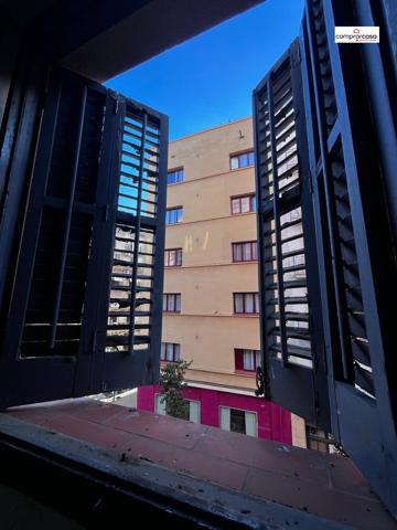 Oportunidad única en Poble Sec: para reformar a tu gustuo con terraza photo 0