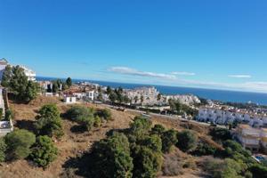 Una magnífica y única parcela residencial en Sitio de Calahonda photo 0