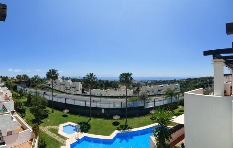 Fantástico ático con vistas abiertas panorámicas a la venta en Marbella. photo 0