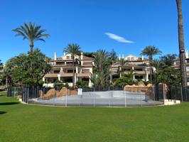 Experimente la vida de lujo en este exquisito apartamento de tres habitaciones en Los Monteros Playa photo 0