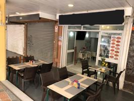 Se traspasa bar con salida de humo y gran terraza en calle Jacinto Benavente photo 0