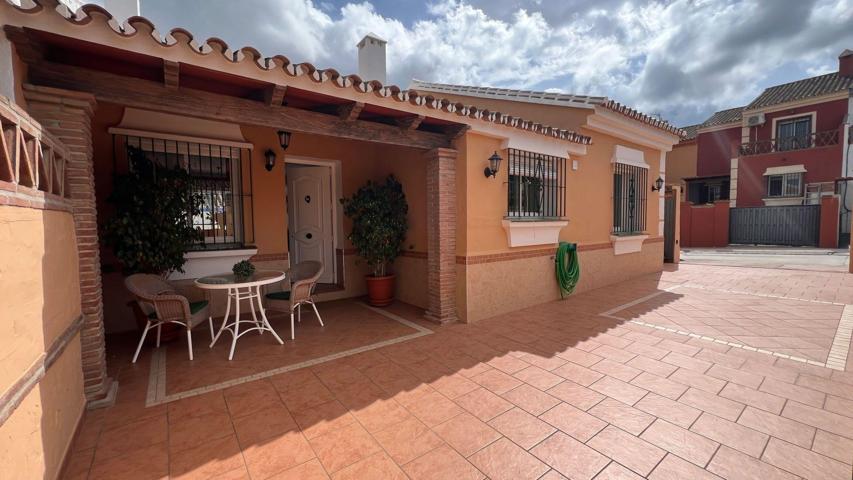Casa adosada de esquina en venta en Coín photo 0