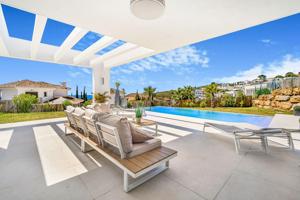 Dormitorios, 2 Baños, Villa En Venta en Buena Vista, Mijas Costa photo 0