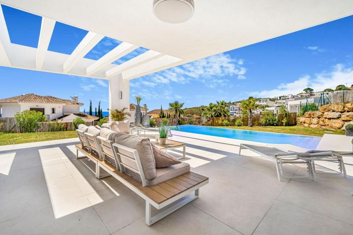Dormitorios, 2 Baños, Villa En Venta en Buena Vista, Mijas Costa photo 0