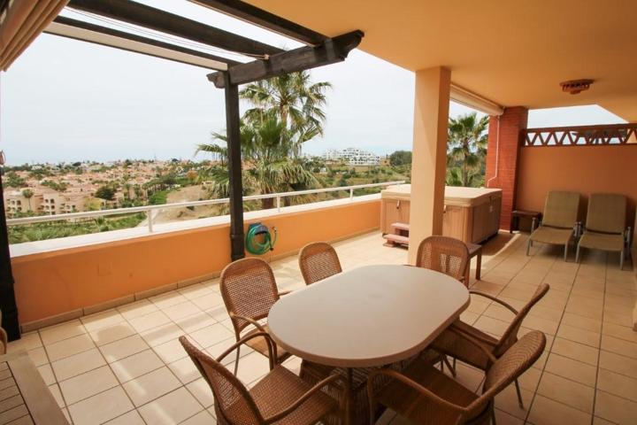 Impecable apartamento de lujo en primera planta en Malibu Mansions, ubicado en el popular complejo W photo 0