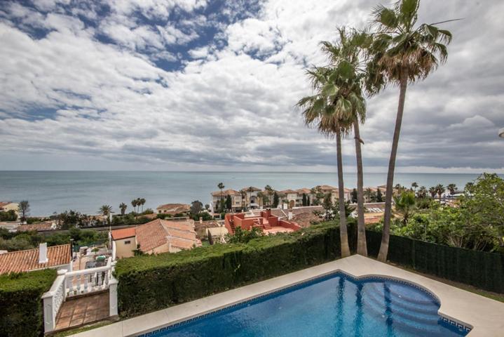 Villa con vistas panorámicas al mar, apartamento de invitados y piscina climatizada photo 0