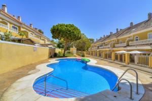 4 Dormitorios, 3 Baños, Adosado En Venta en Sitio de Calahonda, Mijas Costa photo 0