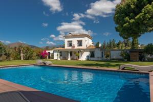 Preciosa casa de campo en venta en Entrerrios, Mijas photo 0