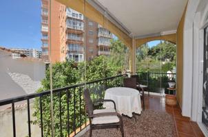 ¡Descubre este encantador piso a solo 650 metros de Puerto Marina! photo 0