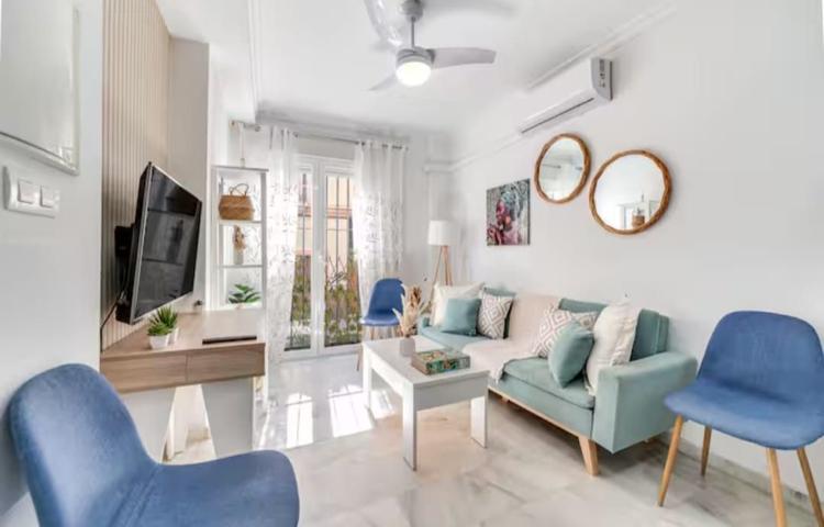 ¡Apartamento en planta baja en pleno centro de Fuengirola, a pasos de la playa! photo 0