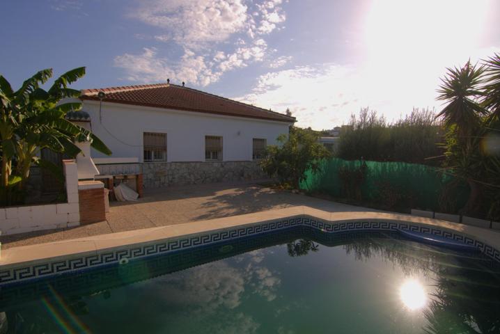 Finca con 3 viviendas independientes y piscina a la venta en Alhaurín el Grande photo 0
