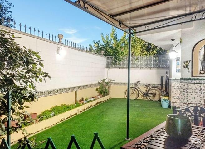 AMPLIO CHALET PAREADO EN ESQUINA CON JARDÍN PRIVADO Y GARAJE EN LA SIERREZUELA photo 0