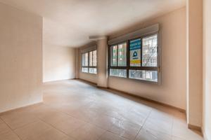 LOCAL COMERCIAL CON ALTILLO Y UNA SUPERFICIE TOTAL DE 311 M² EN AVENIDA DE VALENCIA photo 0