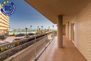 APARTAMENTO CON DOS DORMITORIOS Y MAGNÍFICA TERRAZA EN SEGUNDA LÍNEA DE PLAYA photo 0