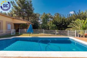 UNIFAMILIAR DE UNA PLANTA CON PISCINA EN LA POBLA TORNESA photo 0