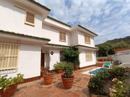 Gran casa en esquina en pleno Tossa de Mar, con terraza y piscina y garaje photo 0