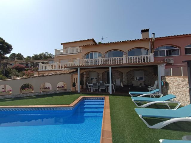 Magnífica casa con piscina, terrazas soleadas y vista al mar y las islas Medass photo 0