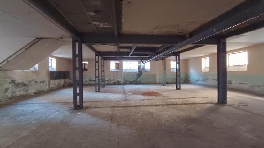 Oportunidad de inversión. Nave para construir viviendas en Avila photo 0