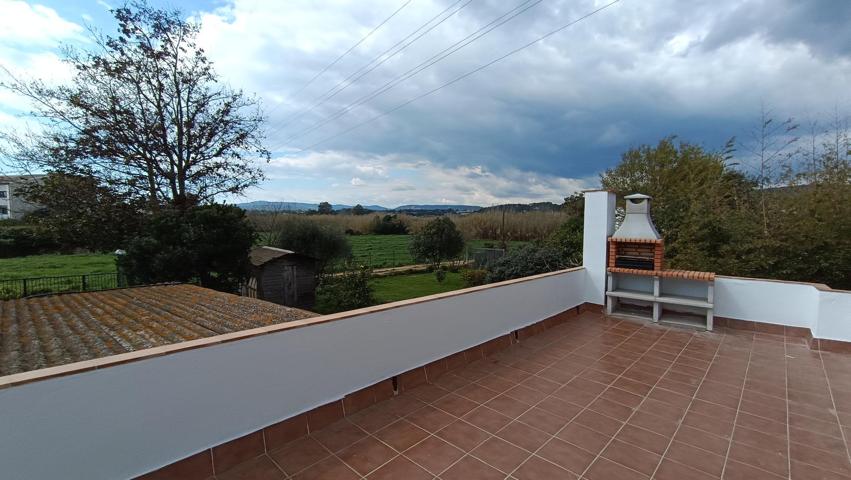 Excelente Oportunidad: Casa de pueblo semireformada con potencial, a muy buen precio photo 0