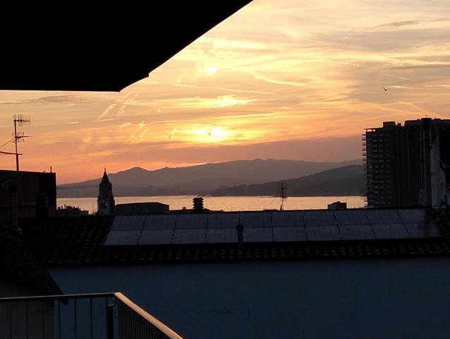 Buen apartamento con buena terraza, cerca del centro de Palamos photo 0
