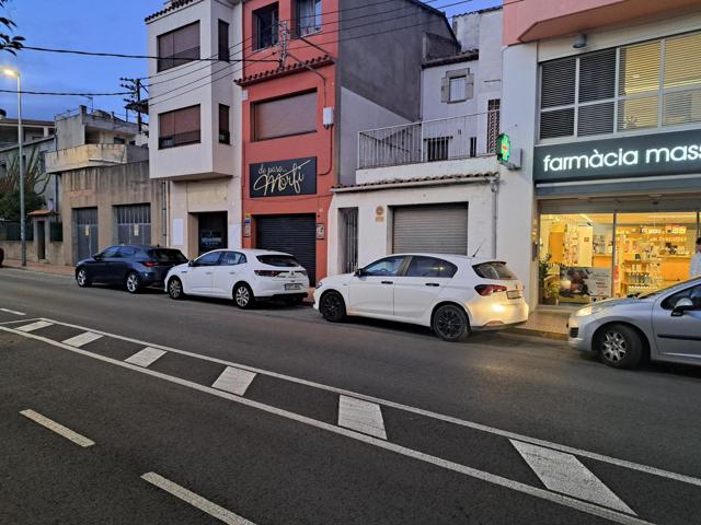 LOCAL COMERCIAL EN ALQUILER CON SALIDA DE HUMOS Y ACTIVIDAD VIGENTE photo 0