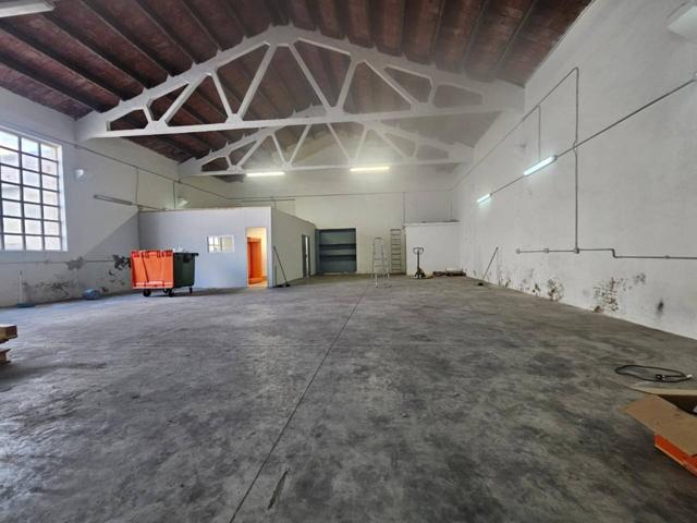 NAVE EN RECINTO CERRADO CON VIGILANCIA photo 0
