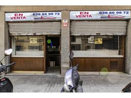 Local en venta con tres persianas a la calle photo 0