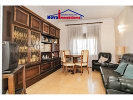 Exterior con ascensor y con mucho sol photo 0