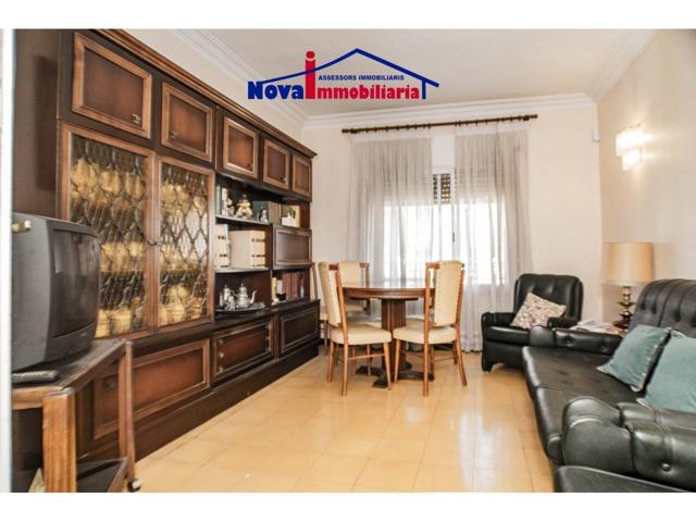 Exterior con ascensor y con mucho sol photo 0