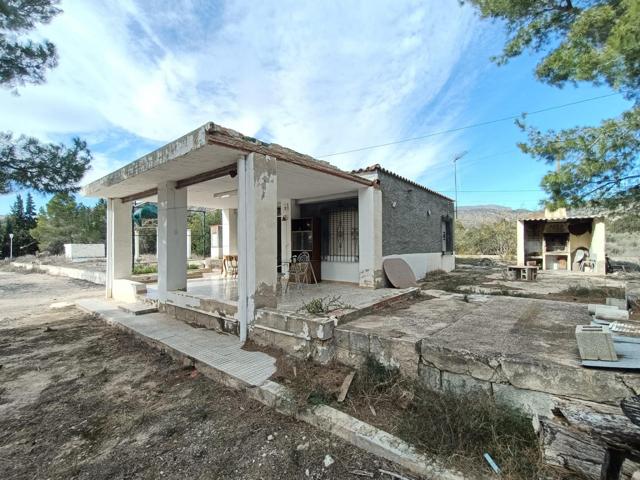 Terreno de cuatro mil metros cuadrados con dos casitas en Aigües de Busot photo 0