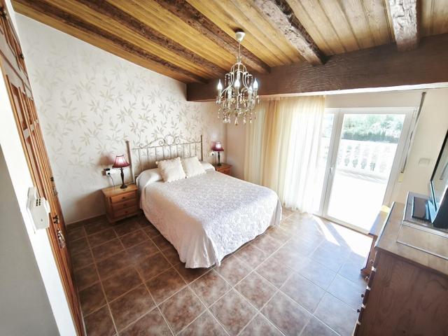 Fantástico chalet de cuatro dormitorios con piscina en parcela en el barrio de Villafranqueza photo 0