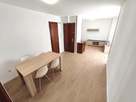 Vivienda en alquiler de tres dormitorios en el barrio de Benalúa photo 0