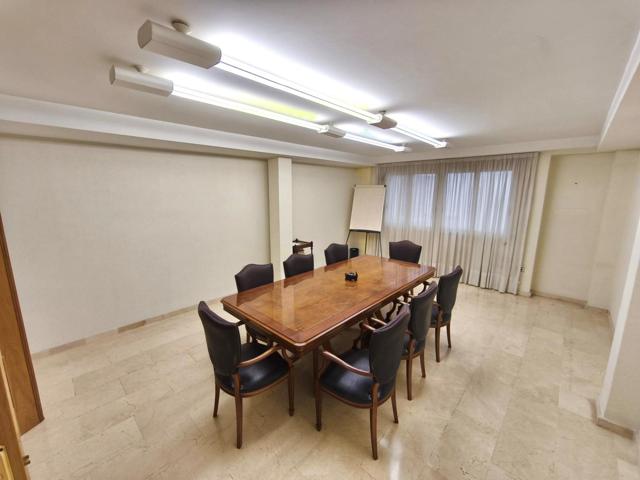 Fantática oficina de casi 400 metros cuadrados en pleno corazón de Alicante photo 0