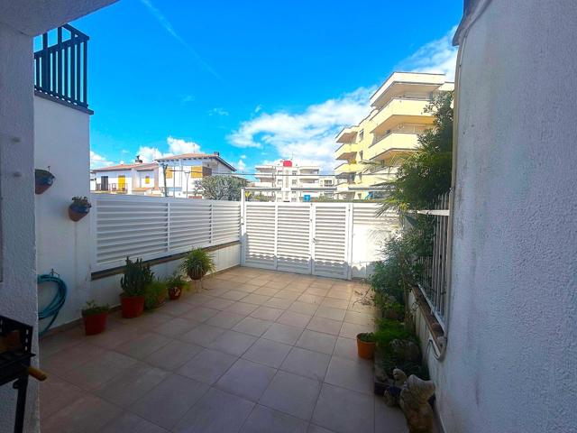 Casa adosada a la venta en Calafell photo 0