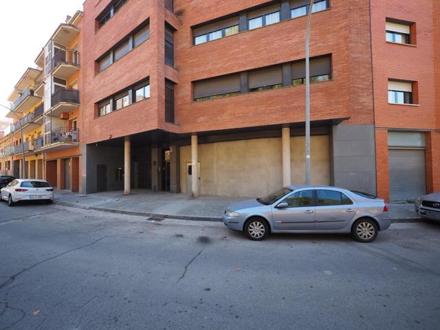 SE VENDE LOCAL COMERCIAL DE 170M2 EN IGUALADA, ZONA PONENT photo 0