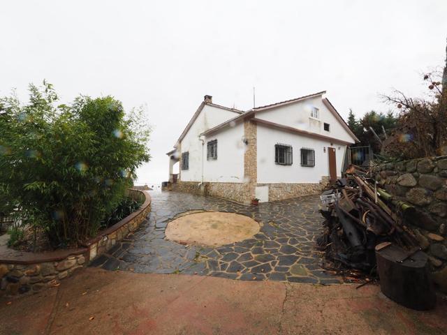 SE VENDE CASA CON PISCINA EN TORDERA, URBANIZACIÓN ROCA ROSSA photo 0