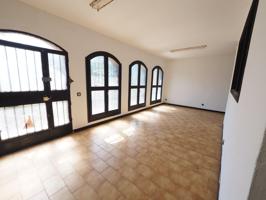 SE VENDE CASA ADOSADA EN SANT LLORENÇ SAVALL, ZONA CENTRO photo 0