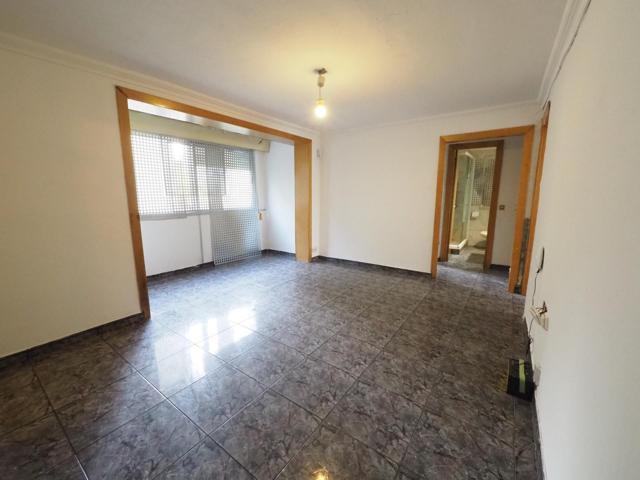 SE VENDE PISO EN SABADELL, ZONA ELS MERINALS photo 0