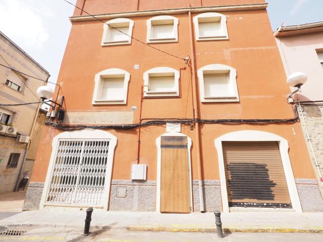 SE VENDE CASA ADOSADA EN RIPOLLET, ZONA CENTRO photo 0