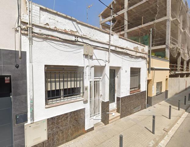 SE VENDE CASA ADOSADA EN TERRASSA photo 0