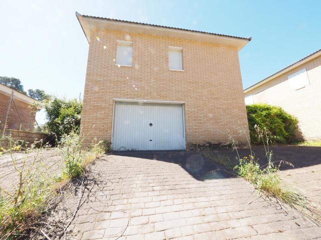 SE VENDE CASA EN LA TORRE DE CLARAMUNT, ZONA LES PINEDES DE L'ARMENGOL photo 0