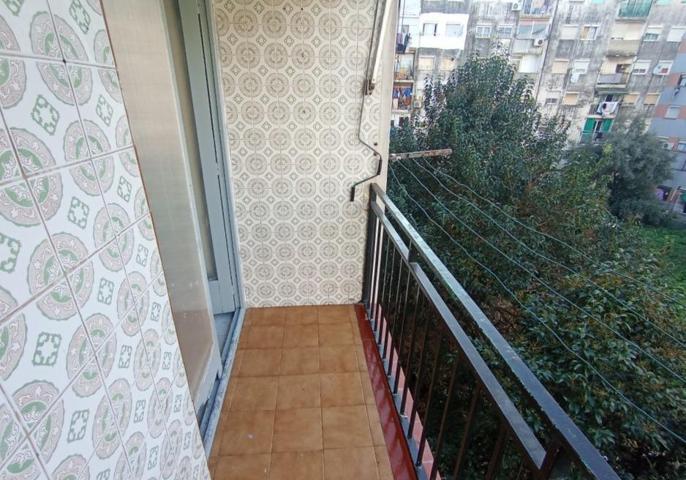 SE VENDE PISO EN BADALONA, ZONA LA SALUT photo 0