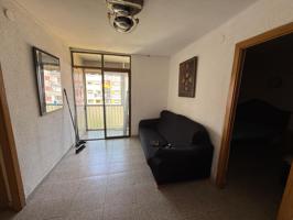 SE VENDE PISO EN BADALONA, ZONA LA SALUD photo 0