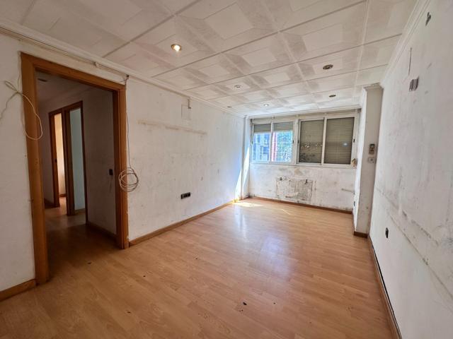 SE VENDE PISO EN BARCELONA, ZONA LA VERNEDA Y LA PAU photo 0